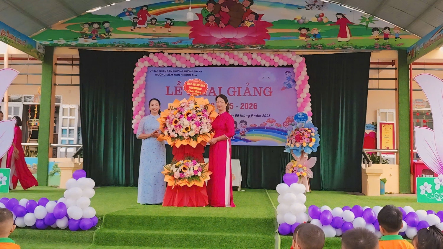 TƯNG BỪNG “NGÀY HỘI ĐẾN TRƯỜNG CỦA BÉ” NĂM HỌC 2025-2026 CỦA CÁC BÉ TRƯỜNG MẦM NON NOONG BUA